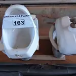 LOTE 163 - 01 LOTE COM VASOS SANITÁRIOS, MICTÓRIO E PIA (NO ESTADO, NÃO SABEMOS SE FUNCIONA. LEILÃO NÃO TEM GARANTIA E NEM DEVOLUÇÃO).
