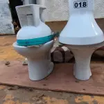 LOTE 018 - 01 LOTE COM 04 VASOS SANITÁRIOS (NO ESTADO, NÃO SABEMOS SE FUNCIONA. LEILÃO NÃO TEM GARANTIA E NEM DEVOLUÇÃO).