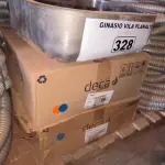LOTE 328 - 02 CUBAS BRANCAS DECA PARA LAVATÓRIO E 01 CUBA EM INOX PARA PIA (NO ESTADO, NÃO SABEMOS SE FUNCIONA. LEILÃO NÃO TEM GARANTIA E NEM DEVOLUÇÃO).