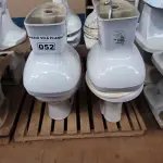 LOTE 051 - 01 LOTE COM 04 VASOS SANITÁRIOS (NO ESTADO, NÃO SABEMOS SE FUNCIONA. LEILÃO NÃO TEM GARANTIA E NEM DEVOLUÇÃO).
