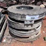 LOTE 220 - 04 TAMPAS REDONDAS EM CONCRETO (NO ESTADO, NÃO SABEMOS SE FUNCIONA. LEILÃO NÃO TEM GARANTIA E NEM DEVOLUÇÃO).