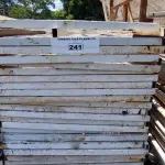 LOTE 241 - 01 LOTE COM GRADES EM FERRO NA COR BRANCA COM TELAS (NO ESTADO, NÃO SABEMOS SE FUNCIONA. LEILÃO NÃO TEM GARANTIA E NEM DEVOLUÇÃO).