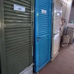 LOTE 146 - 02 PORTAS EM ALUMÍNIO 80X2,45 NA COR AZUL (NO ESTADO, NÃO SABEMOS SE FUNCIONA. LEILÃO NÃO TEM GARANTIA E NEM DEVOLUÇÃO).
