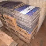 LOTE 101 - 14 CAIXAS DE PASTILHA NA COR AZUL (NO ESTADO, NÃO SABEMOS SE FUNCIONA. LEILÃO NÃO TEM GARANTIA E NEM DEVOLUÇÃO).