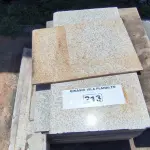 LOTE 213 - 01 LOTE COM RODAPÉS EM GARNIDO TAMANHOS E CORES DIVERSAS (NO ESTADO, NÃO SABEMOS SE FUNCIONA. LEILÃO NÃO TEM GARANTIA E NEM DEVOLUÇÃO).