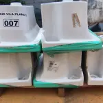 LOTE 007 - 01 LOTE COM 05 TANQUES PARA LAVANDERIA CELITE BRANCO (NO ESTADO, NÃO SABEMOS SE FUNCIONA. LEILÃO NÃO TEM GARANTIA E NEM DEVOLUÇÃO).