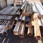 LOTE 229 - 01 LOTE COM PEDAÇOS DE PERFIS EM FERRO (NO ESTADO, NÃO SABEMOS SE FUNCIONA. LEILÃO NÃO TEM GARANTIA E NEM DEVOLUÇÃO).