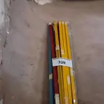 LOTE 129 - 01 LOTE COM PERFIS EM ALUMÍNIO COLORIDO (NO ESTADO, NÃO SABEMOS SE FUNCIONA. LEILÃO NÃO TEM GARANTIA E NEM DEVOLUÇÃO).