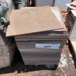 LOTE 294 - 01 LOTE COM PISOS DIVERSOS 60X60 (NO ESTADO, NÃO SABEMOS SE FUNCIONA. LEILÃO NÃO TEM GARANTIA E NEM DEVOLUÇÃO).