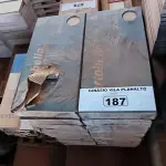 LOTE 187 - 22 CAIXAS DE REVESTIMENTO 30X60 PORTOBELLO (NO ESTADO, NÃO SABEMOS SE FUNCIONA. LEILÃO NÃO TEM GARANTIA E NEM DEVOLUÇÃO).