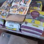 LOTE 173 - 01 LOTE COM REJUNTES E ARGAMASSA QUARTZOLIT (NO ESTADO, NÃO SABEMOS SE FUNCIONA. LEILÃO NÃO TEM GARANTIA E NEM DEVOLUÇÃO).