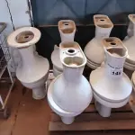LOTE 149 - 14 VASOS SANITÁRIOS (NO ESTADO, NÃO SABEMOS SE FUNCIONA. LEILÃO NÃO TEM GARANTIA E NEM DEVOLUÇÃO).