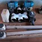 LOTE 165 - 01 LOTE COM MOTORES PARA PORTÃO E BOMBA PARA BANHEIRA (NO ESTADO, NÃO SABEMOS SE FUNCIONA. LEILÃO NÃO TEM GARANTIA E NEM DEVOLUÇÃO).