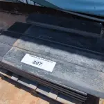 LOTE 207 - 01 LOTE COM RODAPÉS EM GRANITO TAMANHOS E CORES DIVERSAS (NO ESTADO, NÃO SABEMOS SE FUNCIONA. LEILÃO NÃO TEM GARANTIA E NEM DEVOLUÇÃO).