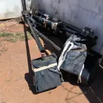 LOTE 020 - 06 POSTES SENDO 05 COM LUMINÁRIAS (NO ESTADO, NÃO SABEMOS SE FUNCIONA. LEILÃO NÃO TEM GARANTIA E NEM DEVOLUÇÃO).