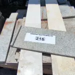 LOTE 216 - 01 LOTE COM RODAPÉS EM GRANITO TAMANHOS E CORES DIVERSAS (NO ESTADO, NÃO SABEMOS SE FUNCIONA. LEILÃO NÃO TEM GARANTIA E NEM DEVOLUÇÃO).