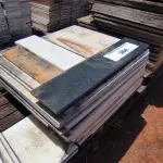 LOTE 204 - 01 LOTE COM RODAPÉS EM GRANITO TAMANHOS E CORES DIVERSAS (NO ESTADO, NÃO SABEMOS SE FUNCIONA. LEILÃO NÃO TEM GARANTIA E NEM DEVOLUÇÃO).