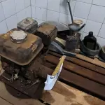 LOTE 047 - 01 MOTOR A GASOLINA PARA VIBRATÓRIA SEM O MANGOTE (NO ESTADO, NÃO SABEMOS SE FUNCIONA. LEILÃO NÃO TEM GARANTIA E NEM DEVOLUÇÃO). (NO ESTADO, NÃO SABEMOS SE FUNCIONA. LEILÃO NÃO TEM GARANTIA E NEM DEVOLUÇÃO).