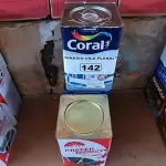 LOTE 142 - 01 LATA DE PRIME ASFÁLTICO 02 LATAS DE TINTAS DIVERSAS (NO ESTADO, NÃO SABEMOS SE FUNCIONA. LEILÃO NÃO TEM GARANTIA E NEM DEVOLUÇÃO).