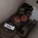 LOTE 046 - 01 LOTE COM PNEUS E RODAS PARA CARRINHOS DE MÃOS (NO ESTADO, NÃO SABEMOS SE FUNCIONA. LEILÃO NÃO TEM GARANTIA E NEM DEVOLUÇÃO).