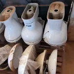 LOTE 150 - 06 VASOS SANITÁRIOS E 04 PIAS PARA BANHEIROS (NO ESTADO, NÃO SABEMOS SE FUNCIONA. LEILÃO NÃO TEM GARANTIA E NEM DEVOLUÇÃO).