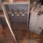 LOTE 324 - 01 LOTE COM QUADROS ELÉTRICOS (NO ESTADO, NÃO SABEMOS SE FUNCIONA. LEILÃO NÃO TEM GARANTIA E NEM DEVOLUÇÃO).