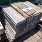 LOTE 209 - 01 LOTE COM RODAPÉS EM GRANITO TAMANHOS E CORES DIVERSAS (NO ESTADO, NÃO SABEMOS SE FUNCIONA. LEILÃO NÃO TEM GARANTIA E NEM DEVOLUÇÃO).