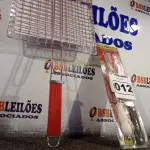 LOTE 012 - 01 KIT CHURRASCO. (NO ESTADO) ATENÇÃO! FAZER A VISITAÇÃO ANTES DE ARREMATAR, NÃO SABEMOS SE FUNCIONA. LEILÃO NÃO TEM GARANTIA E NEM DEVOLUÇÃO, SUJEITO A POSSÍVEIS AVARIAS VISÍVEIS/OCULTAS E/OU AUSÊNCIA DE COMPONENTES.