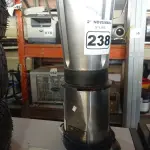 LOTE 238 - 01 LIQUIDIFICADOR INDUSTRIAL MARCA POLI. (NO ESTADO) ATENÇÃO! FAZER A VISITAÇÃO ANTES DE ARREMATAR, NÃO SABEMOS SE FUNCIONA. LEILÃO NÃO TEM GARANTIA E NEM DEVOLUÇÃO, SUJEITO A POSSÍVEIS AVARIAS VISÍVEIS/OCULTAS E/OU AUSÊNCIA DE COMPONENTES.