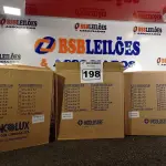 LOTE 198 - 03 PLAFONS DE SOBREPOR 30X30 MARCAS INCOLUSTRE. (NO ESTADO) ATENÇÃO! FAZER A VISITAÇÃO ANTES DE ARREMATAR, NÃO SABEMOS SE FUNCIONA. LEILÃO NÃO TEM GARANTIA E NEM DEVOLUÇÃO, SUJEITO A POSSÍVEIS AVARIAS VISÍVEIS/OCULTAS E/OU AUSÊNCIA DE COMPONENTES.
