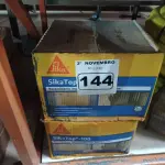 LOTE 144 - 02 CAIXAS DE REVESTIMENTO IMPERMEABILIZANTE SEMI-FLEXIVEL SIKA TOP-100 18KG. (NO ESTADO) ATENÇÃO! FAZER A VISITAÇÃO ANTES DE ARREMATAR, NÃO SABEMOS SE FUNCIONA. LEILÃO NÃO TEM GARANTIA E NEM DEVOLUÇÃO, SUJEITO A POSSÍVEIS AVARIAS VISÍVEIS/OCULTAS E/OU AUSÊNCIA DE COMPONENTES.