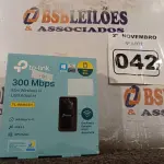 LOTE 042 - 01 ADAPTADOR WIRELESS TPLINK 300 MBPS. (NO ESTADO) ATENÇÃO! FAZER A VISITAÇÃO ANTES DE ARREMATAR, NÃO SABEMOS SE FUNCIONA. LEILÃO NÃO TEM GARANTIA E NEM DEVOLUÇÃO, SUJEITO A POSSÍVEIS AVARIAS VISÍVEIS/OCULTAS E/OU AUSÊNCIA DE COMPONENTES.
