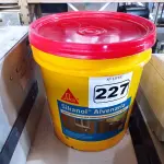 LOTE 227 - 01 BALDE DE SIKANOL ALVENARIA, ADITIVO PLASTIFICANTE PARA ARGAMASSA DE ASSENTAMENTO E REBOCO. (NO ESTADO) ATENÇÃO! FAZER A VISITAÇÃO ANTES DE ARREMATAR, NÃO SABEMOS SE FUNCIONA. LEILÃO NÃO TEM GARANTIA E NEM DEVOLUÇÃO, SUJEITO A POSSÍVEIS AVARIAS VISÍVEIS/OCULTAS E/OU AUSÊNCIA DE COMPONENTES.