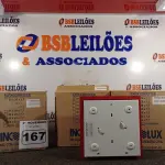 LOTE 167 - 03 PLAFONS DE SOBREPOR 20X20. (NO ESTADO) ATENÇÃO! FAZER A VISITAÇÃO ANTES DE ARREMATAR, NÃO SABEMOS SE FUNCIONA. LEILÃO NÃO TEM GARANTIA E NEM DEVOLUÇÃO, SUJEITO A POSSÍVEIS AVARIAS VISÍVEIS/OCULTAS E/OU AUSÊNCIA DE COMPONENTES.