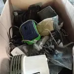 LOTE 119 - 01 LOTE COM PERIFÉRICOS DIVERSOS. (NO ESTADO) ATENÇÃO! FAZER A VISITAÇÃO ANTES DE ARREMATAR, NÃO SABEMOS SE FUNCIONA. LEILÃO NÃO TEM GARANTIA E NEM DEVOLUÇÃO, SUJEITO A POSSÍVEIS AVARIAS VISÍVEIS/OCULTAS E/OU AUSÊNCIA DE COMPONENTES.