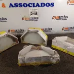 LOTE 218 - 04 ARANDELAS 30CM. (NO ESTADO) ATENÇÃO! FAZER A VISITAÇÃO ANTES DE ARREMATAR, NÃO SABEMOS SE FUNCIONA. LEILÃO NÃO TEM GARANTIA E NEM DEVOLUÇÃO, SUJEITO A POSSÍVEIS AVARIAS VISÍVEIS/OCULTAS E/OU AUSÊNCIA DE COMPONENTES.