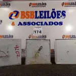 LOTE 174 - 03 LUMINÁRIAS DE SOBREPOR. (NO ESTADO) ATENÇÃO! FAZER A VISITAÇÃO ANTES DE ARREMATAR, NÃO SABEMOS SE FUNCIONA. LEILÃO NÃO TEM GARANTIA E NEM DEVOLUÇÃO, SUJEITO A POSSÍVEIS AVARIAS VISÍVEIS/OCULTAS E/OU AUSÊNCIA DE COMPONENTES.