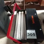 LOTE 305 - 02 LUMINÁRIAS PARA ESTÚDIO. (NO ESTADO) ATENÇÃO! FAZER A VISITAÇÃO ANTES DE ARREMATAR, NÃO SABEMOS SE FUNCIONA. LEILÃO NÃO TEM GARANTIA E NEM DEVOLUÇÃO, SUJEITO A POSSÍVEIS AVARIAS VISÍVEIS/OCULTAS E/OU AUSÊNCIA DE COMPONENTES.