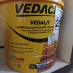 LOTE 257 - 01 BALDE DE VEDALIT, ADITIVO PLASTIFICANTE CONCENTRADO PARA ARGAMASSA DE ASSENTAMENTO E REBOCO CONVENCIONAL. (NO ESTADO) ATENÇÃO! FAZER A VISITAÇÃO ANTES DE ARREMATAR, NÃO SABEMOS SE FUNCIONA. LEILÃO NÃO TEM GARANTIA E NEM DEVOLUÇÃO, SUJEITO A POSSÍVEIS AVARIAS VISÍVEIS/OCULTAS E/OU AUSÊNCIA DE COMPONENTES.