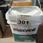 LOTE 301 - 01 BALDE DE TINTA MAXIVINIL ACRÍLICA FOSCO BRANCO NEVE. (NO ESTADO) ATENÇÃO! FAZER A VISITAÇÃO ANTES DE ARREMATAR, NÃO SABEMOS SE FUNCIONA. LEILÃO NÃO TEM GARANTIA E NEM DEVOLUÇÃO, SUJEITO A POSSÍVEIS AVARIAS VISÍVEIS/OCULTAS E/OU AUSÊNCIA DE COMPONENTES.