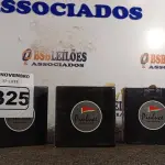 LOTE 325 - 03 ARANDELAS RETANGULARES. (NO ESTADO) ATENÇÃO! FAZER A VISITAÇÃO ANTES DE ARREMATAR, NÃO SABEMOS SE FUNCIONA. LEILÃO NÃO TEM GARANTIA E NEM DEVOLUÇÃO, SUJEITO A POSSÍVEIS AVARIAS VISÍVEIS/OCULTAS E/OU AUSÊNCIA DE COMPONENTES.