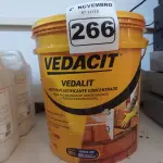 LOTE 266 - 01 BALDE DE VEDALIT, ADITIVO PLASTIFICANTE CONCENTRADO PARA ARGAMASSA DE ASSENTAMENTO E REBOCO CONVENCIONAL. (NO ESTADO) ATENÇÃO! FAZER A VISITAÇÃO ANTES DE ARREMATAR, NÃO SABEMOS SE FUNCIONA. LEILÃO NÃO TEM GARANTIA E NEM DEVOLUÇÃO, SUJEITO A POSSÍVEIS AVARIAS VISÍVEIS/OCULTAS E/OU AUSÊNCIA DE COMPONENTES.