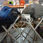 LOTE 282 - 04 BANQUETAS DOBRÁVEIS E 02 BARRACAS DE CAMPING. (NO ESTADO) ATENÇÃO! FAZER A VISITAÇÃO ANTES DE ARREMATAR, NÃO SABEMOS SE FUNCIONA. LEILÃO NÃO TEM GARANTIA E NEM DEVOLUÇÃO, SUJEITO A POSSÍVEIS AVARIAS VISÍVEIS/OCULTAS E/OU AUSÊNCIA DE COMPONENTES.