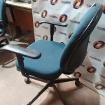 LOTE 186 - 01 CADEIRA DE ESCRITÓRIO COM BASE GIRATÓRIA. (NO ESTADO) ATENÇÃO! FAZER A VISITAÇÃO ANTES DE ARREMATAR, NÃO SABEMOS SE FUNCIONA. LEILÃO NÃO TEM GARANTIA E NEM DEVOLUÇÃO, SUJEITO A POSSÍVEIS AVARIAS VISÍVEIS/OCULTAS E/OU AUSÊNCIA DE COMPONENTES.