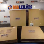 LOTE 136 - 04 PLAFONS DE SOBREPOR 40X30 INCOLUSTRE. (NO ESTADO) ATENÇÃO! FAZER A VISITAÇÃO ANTES DE ARREMATAR, NÃO SABEMOS SE FUNCIONA. LEILÃO NÃO TEM GARANTIA E NEM DEVOLUÇÃO, SUJEITO A POSSÍVEIS AVARIAS VISÍVEIS/OCULTAS E/OU AUSÊNCIA DE COMPONENTES.