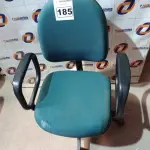 LOTE 185 - 01 CADEIRA DE ESCRITÓRIO COM BASE GIRATÓRIA. (NO ESTADO) ATENÇÃO! FAZER A VISITAÇÃO ANTES DE ARREMATAR, NÃO SABEMOS SE FUNCIONA. LEILÃO NÃO TEM GARANTIA E NEM DEVOLUÇÃO, SUJEITO A POSSÍVEIS AVARIAS VISÍVEIS/OCULTAS E/OU AUSÊNCIA DE COMPONENTES.