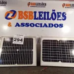 LOTE 294 - 02 PAINÉIS FOTOVOLTAICOS 18V 10W. (NO ESTADO) ATENÇÃO! FAZER A VISITAÇÃO ANTES DE ARREMATAR, NÃO SABEMOS SE FUNCIONA. LEILÃO NÃO TEM GARANTIA E NEM DEVOLUÇÃO, SUJEITO A POSSÍVEIS AVARIAS VISÍVEIS/OCULTAS E/OU AUSÊNCIA DE COMPONENTES.