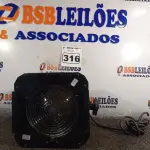 LOTE 316 - 01 LUMINÁRIA PARA ESTÚDIO. (NO ESTADO) ATENÇÃO! FAZER A VISITAÇÃO ANTES DE ARREMATAR, NÃO SABEMOS SE FUNCIONA. LEILÃO NÃO TEM GARANTIA E NEM DEVOLUÇÃO, SUJEITO A POSSÍVEIS AVARIAS VISÍVEIS/OCULTAS E/OU AUSÊNCIA DE COMPONENTES.