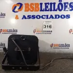 LOTE 316 - 01 LUMINÁRIA PARA ESTÚDIO. (NO ESTADO) ATENÇÃO! FAZER A VISITAÇÃO ANTES DE ARREMATAR, NÃO SABEMOS SE FUNCIONA. LEILÃO NÃO TEM GARANTIA E NEM DEVOLUÇÃO, SUJEITO A POSSÍVEIS AVARIAS VISÍVEIS/OCULTAS E/OU AUSÊNCIA DE COMPONENTES.