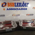 LOTE 275 - 02 CUBAS RASAS PARA PIA EM INOX 40X34X11CM. (NO ESTADO) ATENÇÃO! FAZER A VISITAÇÃO ANTES DE ARREMATAR, NÃO SABEMOS SE FUNCIONA. LEILÃO NÃO TEM GARANTIA E NEM DEVOLUÇÃO, SUJEITO A POSSÍVEIS AVARIAS VISÍVEIS/OCULTAS E/OU AUSÊNCIA DE COMPONENTES.